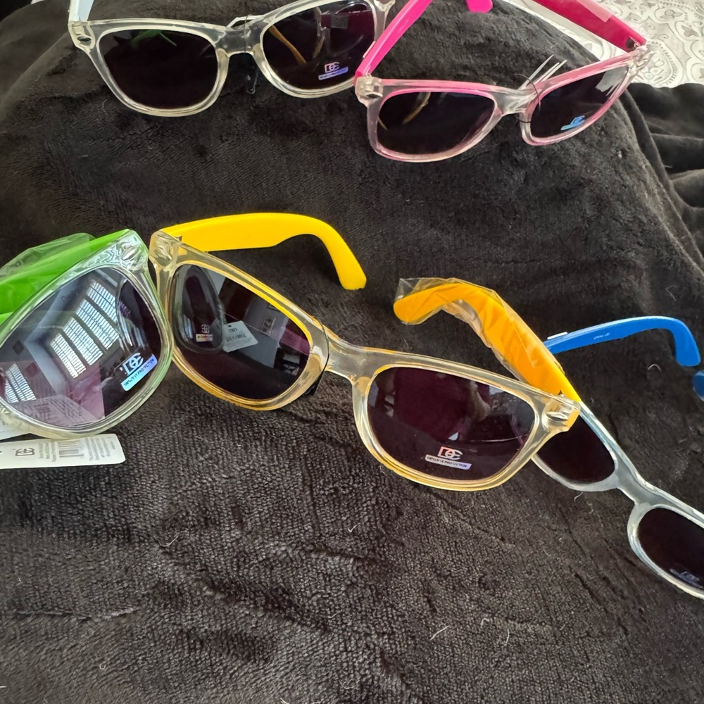 Brand New DE (Designer Eyewear) UV protection in 5 colors. Store closure